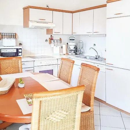 Three-bedroom Holiday In 度假居 *